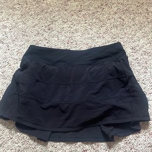 Lululemon black skirt size 4